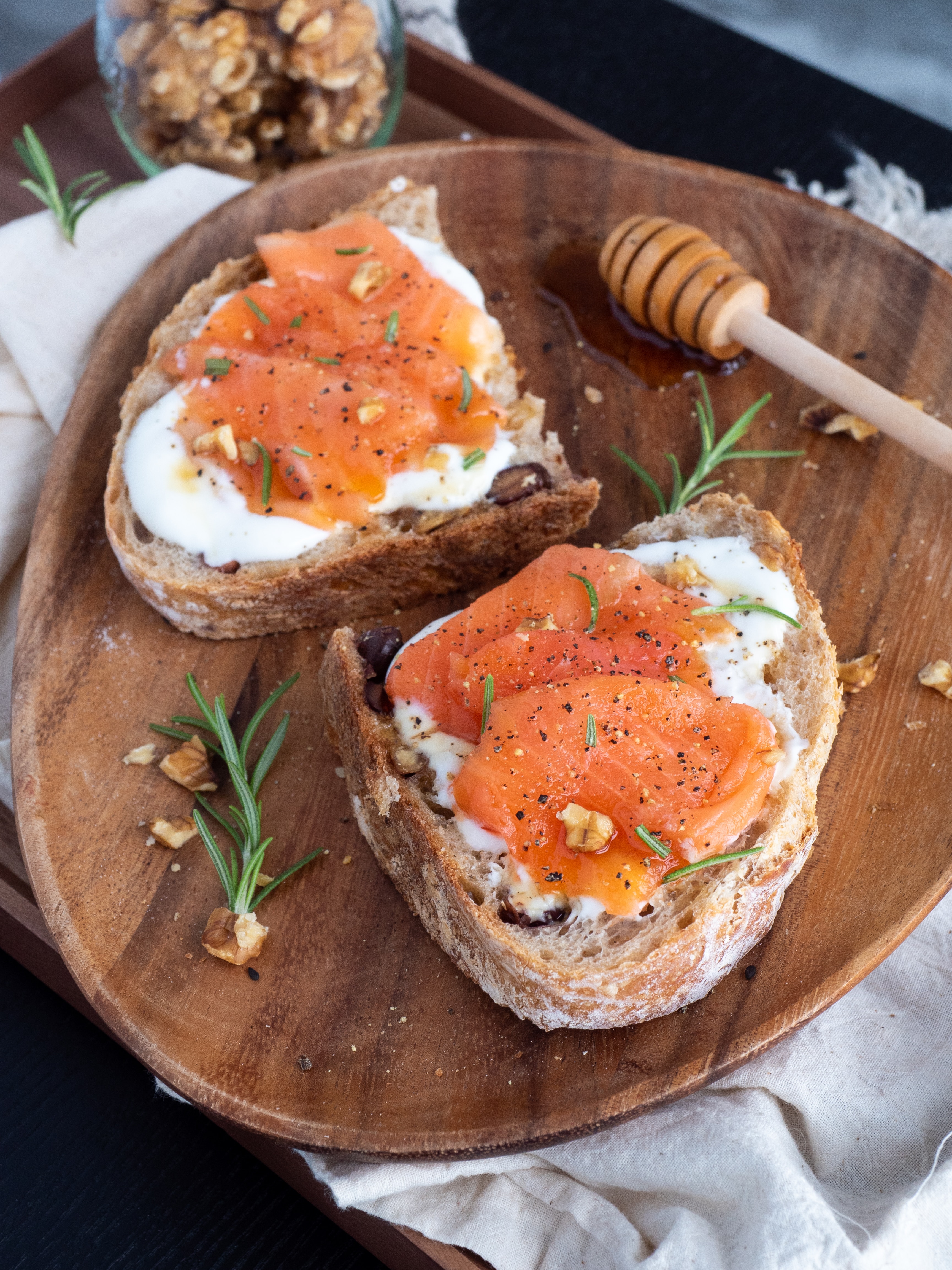 salmone su pane.jpg